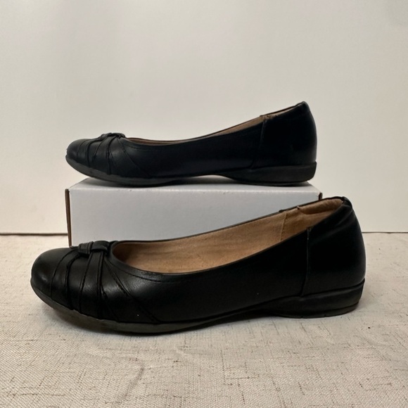 SOUL Naturalizer Black Loafers with Comfort and Style - Picture 5 of 9